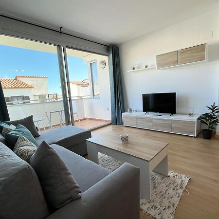 2-Bedroom Brand New Apartment Steps From The Beach Llança Exteriér fotografie
