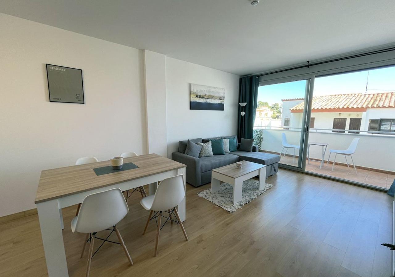 2-Bedroom Brand New Apartment Steps From The Beach Llança Exteriér fotografie