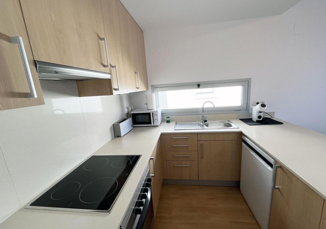 2-Bedroom Brand New Apartment Steps From The Beach Llança Exteriér fotografie