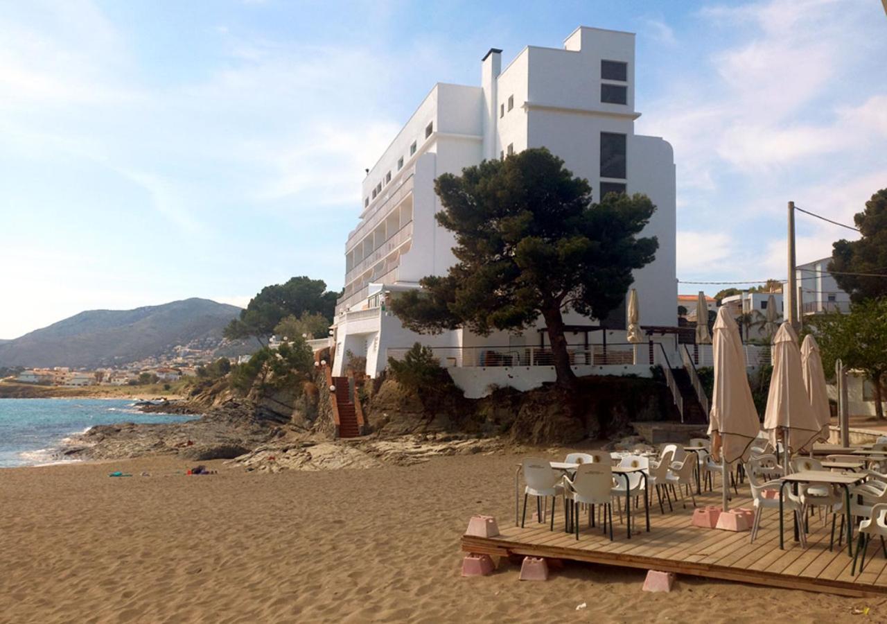 2-Bedroom Brand New Apartment Steps From The Beach Llança Exteriér fotografie