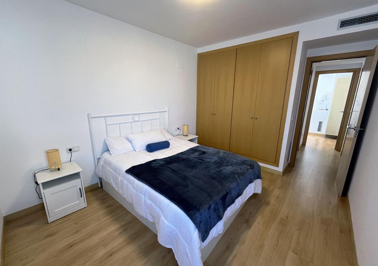 2-Bedroom Brand New Apartment Steps From The Beach Llança Exteriér fotografie