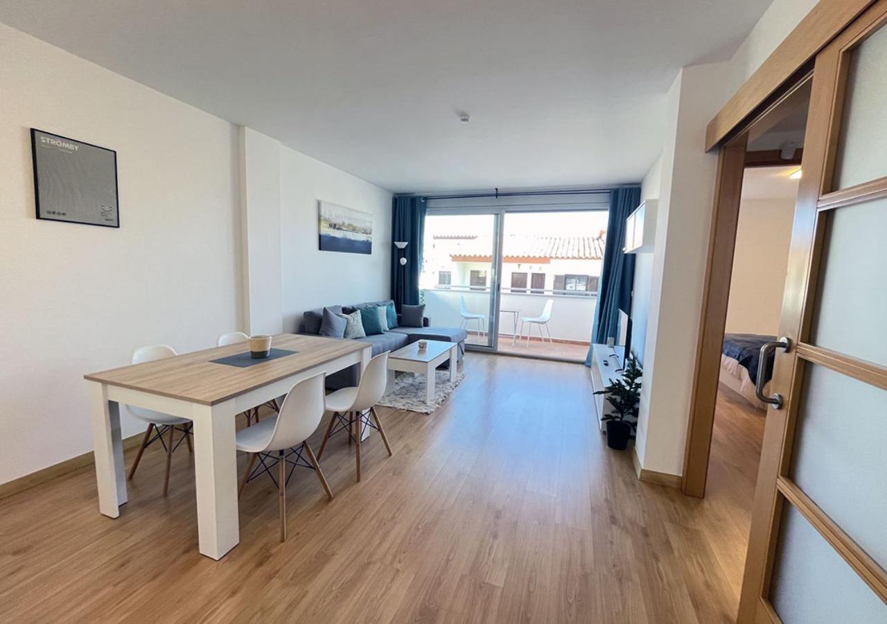 2-Bedroom Brand New Apartment Steps From The Beach Llança Exteriér fotografie
