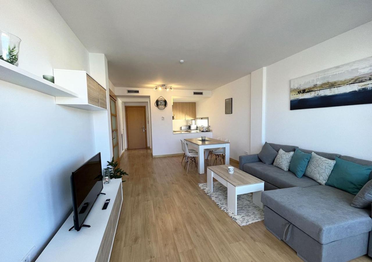 2-Bedroom Brand New Apartment Steps From The Beach Llança Exteriér fotografie