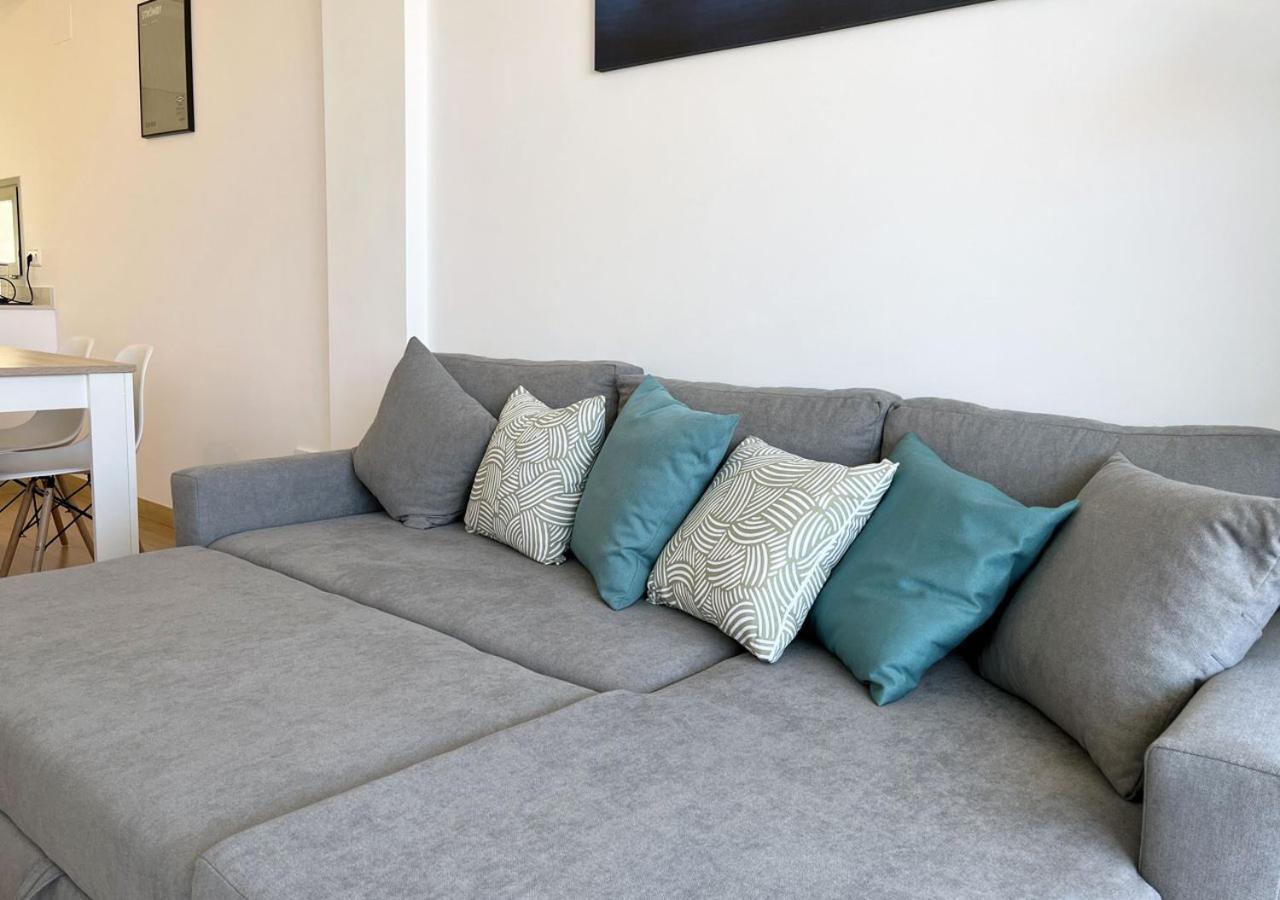 2-Bedroom Brand New Apartment Steps From The Beach Llança Exteriér fotografie