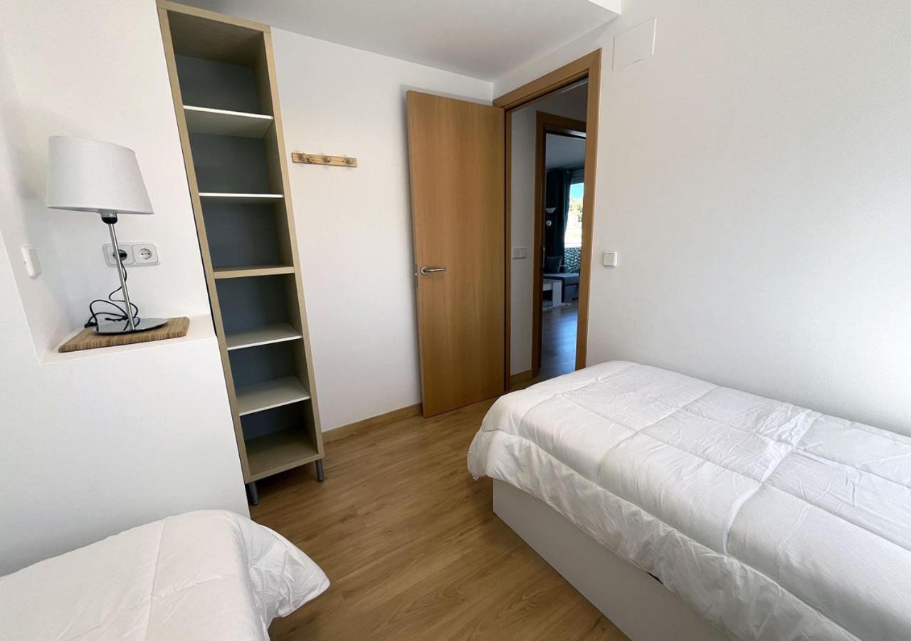 2-Bedroom Brand New Apartment Steps From The Beach Llança Exteriér fotografie
