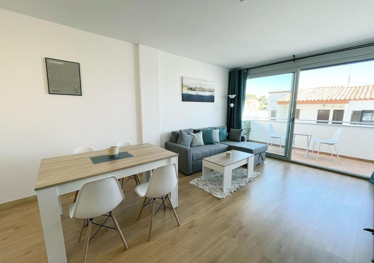 2-Bedroom Brand New Apartment Steps From The Beach Llança Exteriér fotografie