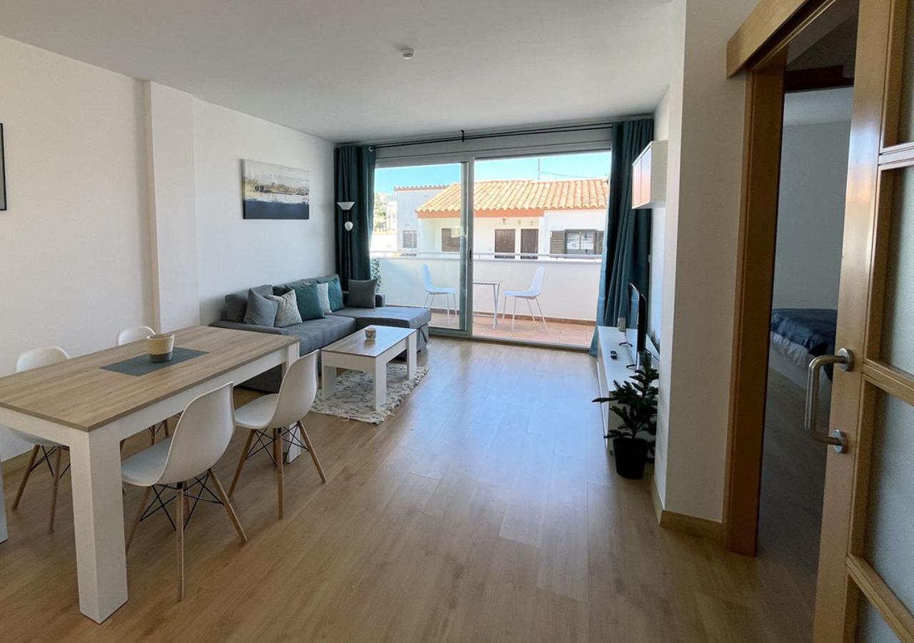 2-Bedroom Brand New Apartment Steps From The Beach Llança Exteriér fotografie