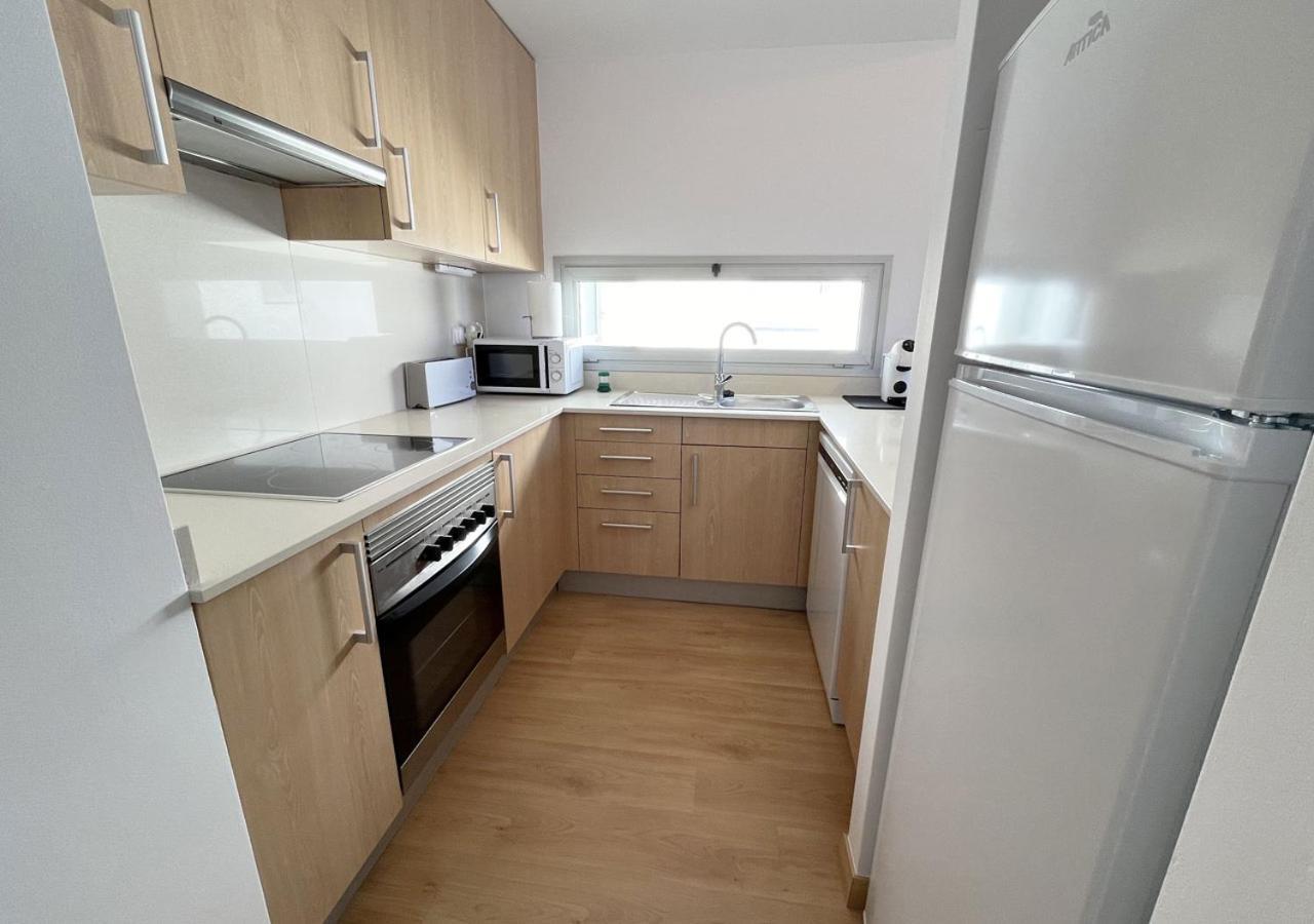 2-Bedroom Brand New Apartment Steps From The Beach Llança Exteriér fotografie