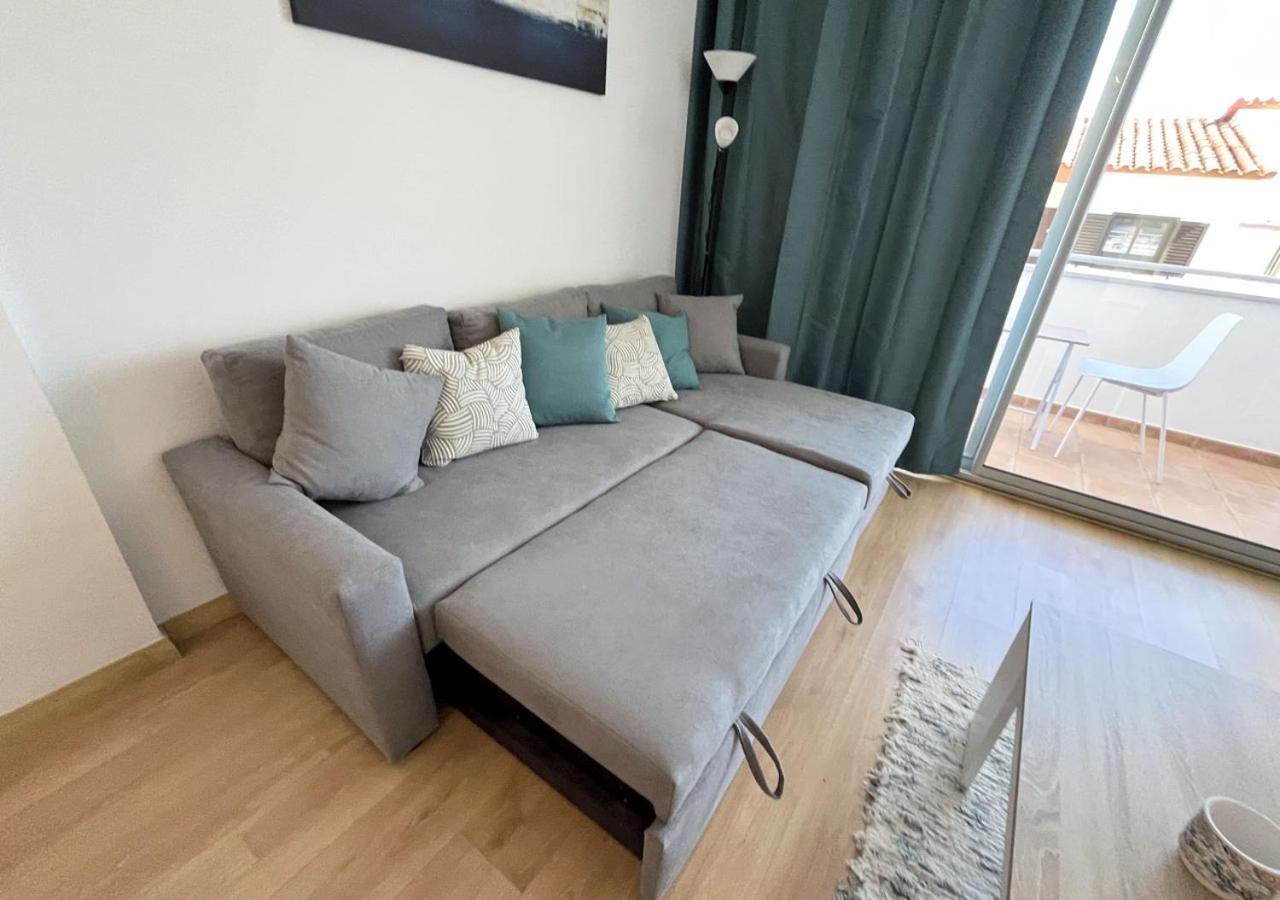 2-Bedroom Brand New Apartment Steps From The Beach Llança Exteriér fotografie