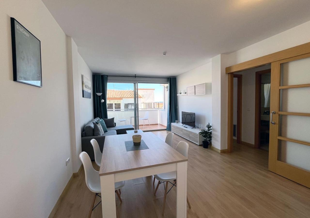 2-Bedroom Brand New Apartment Steps From The Beach Llança Exteriér fotografie