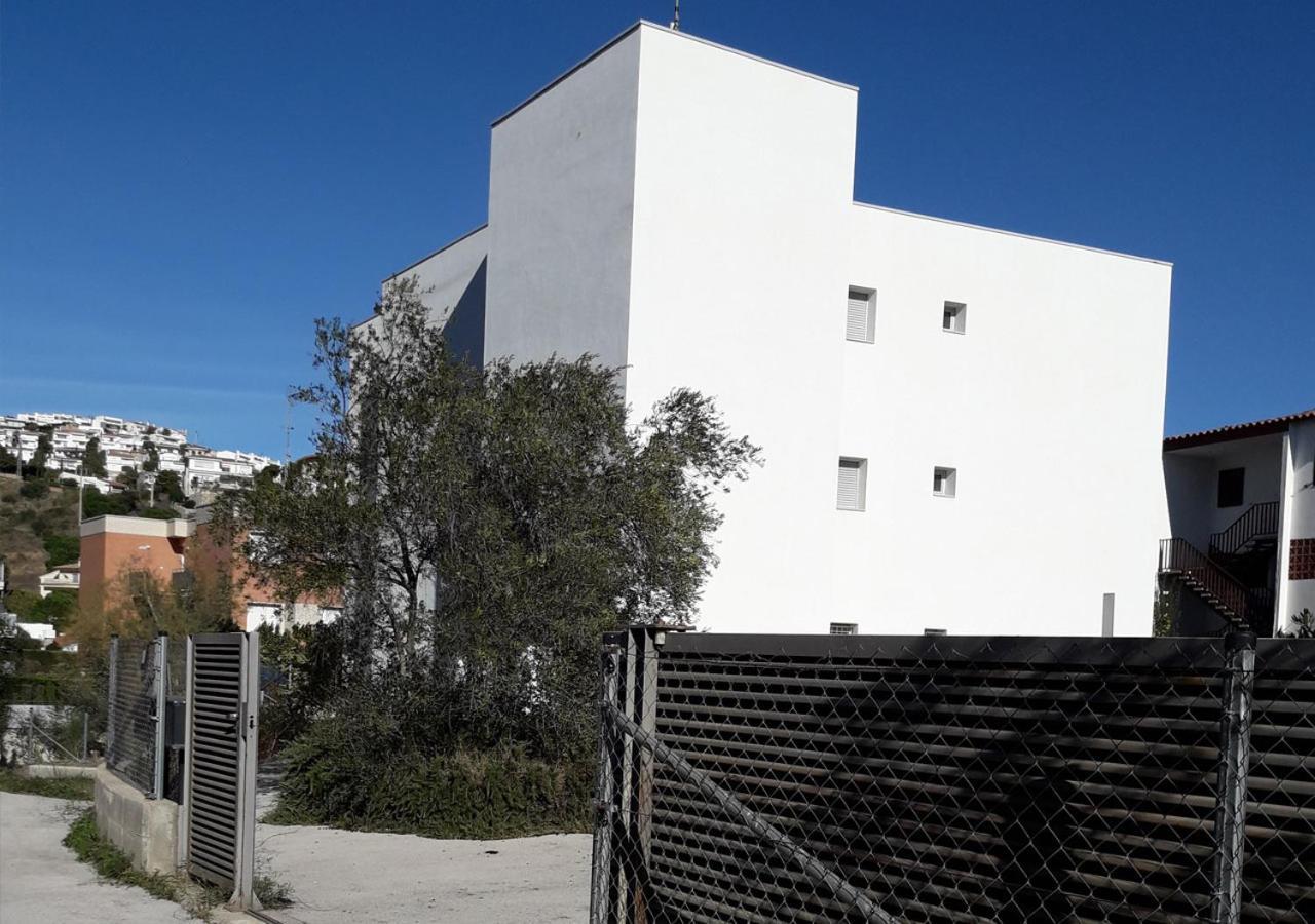 2-Bedroom Brand New Apartment Steps From The Beach Llança Exteriér fotografie